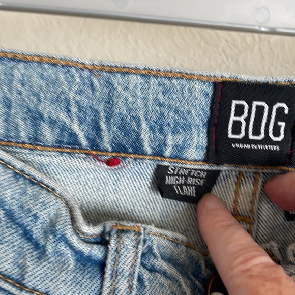 Light denim BDG Urban Outfitters stretch high rise flared jeans size 24 rips - Picture 6 of 6